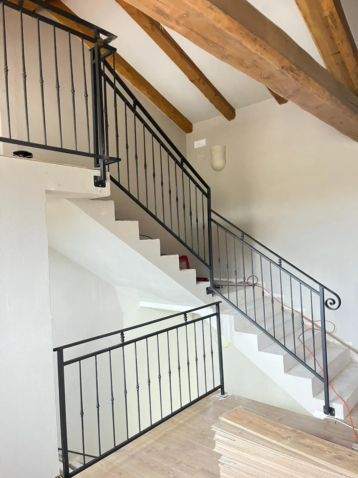 Ringhiera scala interna in ferro — lavorazione carpenteria in ferro su misura realizzata da BN Serramenti e Carpenteria a Cormons (GO)
