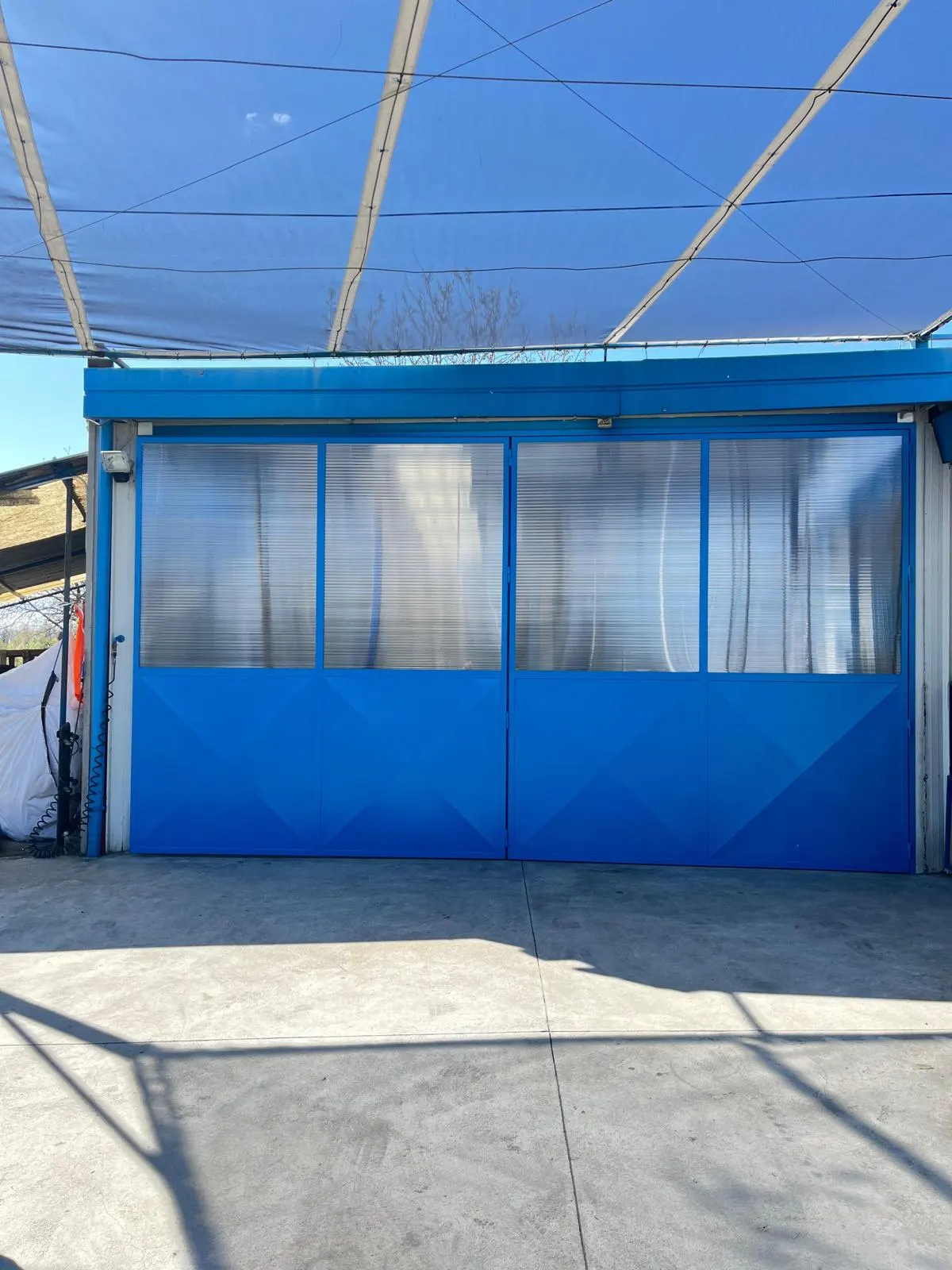 Portoni industriali su misura — lavorazione serramenti in alluminio su misura realizzata da BN Serramenti e Carpenteria a Cormons (GO)