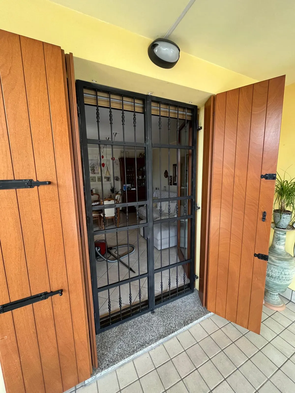 Inferriata di sicurezza per porta finestra — lavorazione carpenteria in ferro su misura realizzata da BN Serramenti e Carpenteria a Cormons (GO)