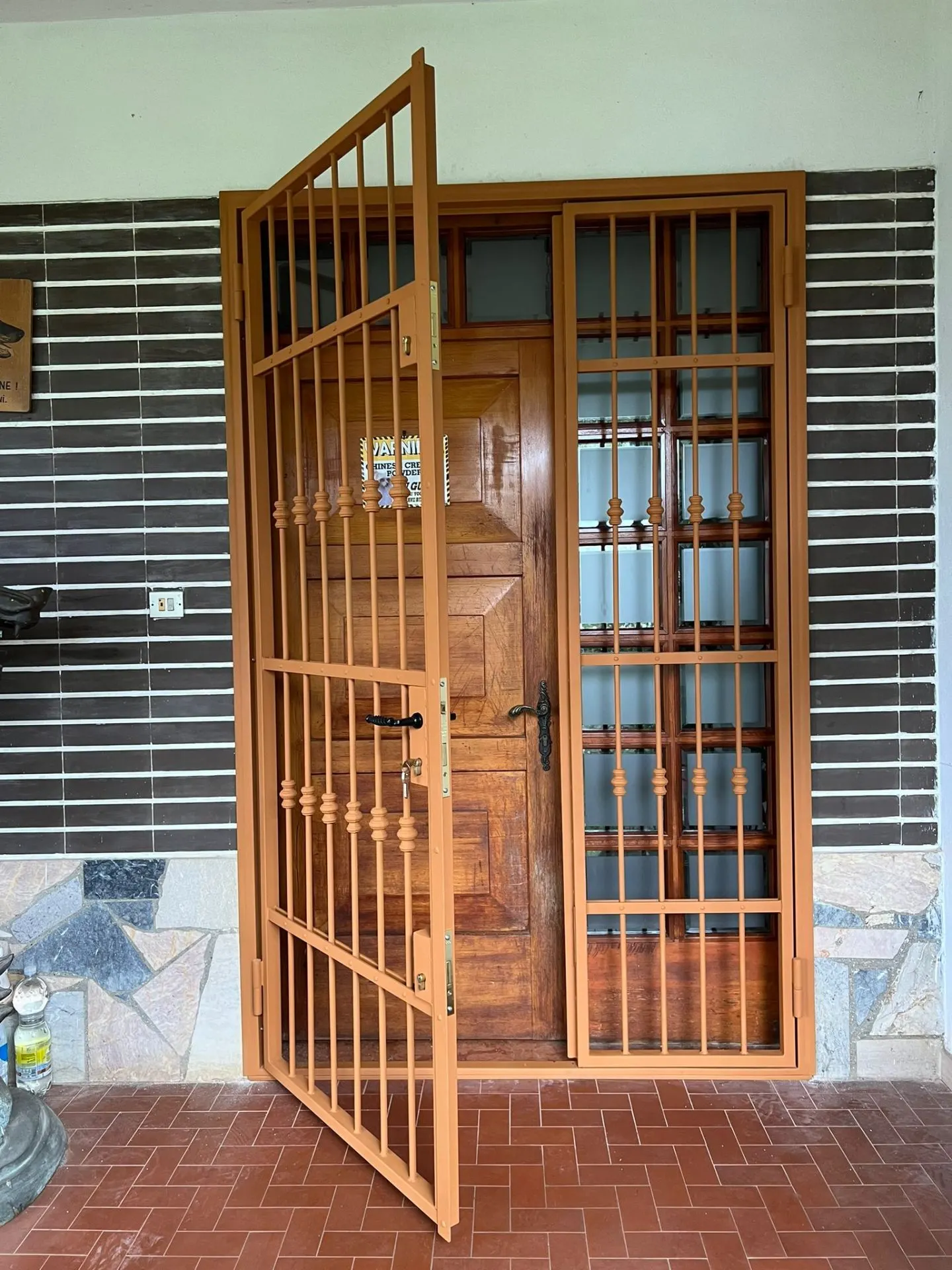 Cancelletto di sicurezza per ingresso — lavorazione carpenteria in ferro su misura realizzata da BN Serramenti e Carpenteria a Cormons (GO)